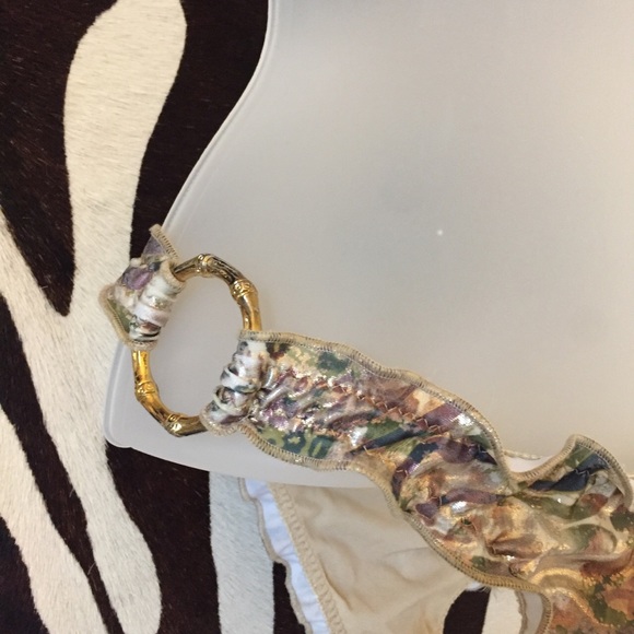 Gold Bikini - Picture 3 of 4